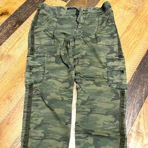Women’s camouflage cargo pants